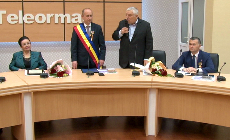 Floarea Calota si scriitorul Stefan Mitroi au primit titlul de cetatean de onoare