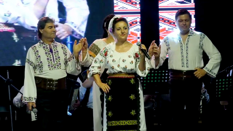 Spectacolul folcloric este dedicat marii sărbători creștine Nașterea Maicii Domnului