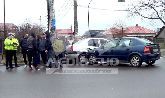 accident, intersectie, rosiori, auto avariate