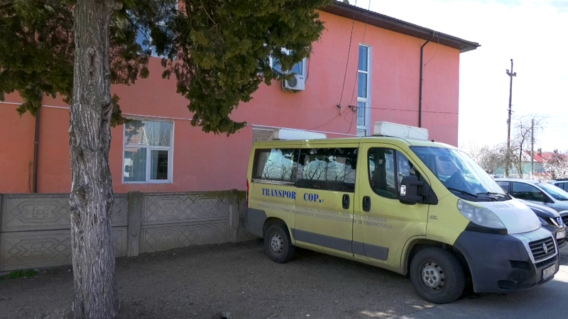 O fată de 14 ani îl acuză pe șoferul microbuzului școlii ca a atins-o in zone intime