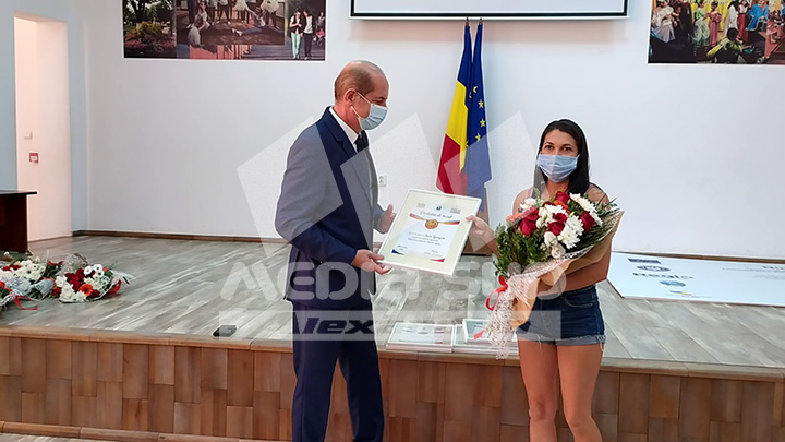 Voluntari rasplatiri de Primarie